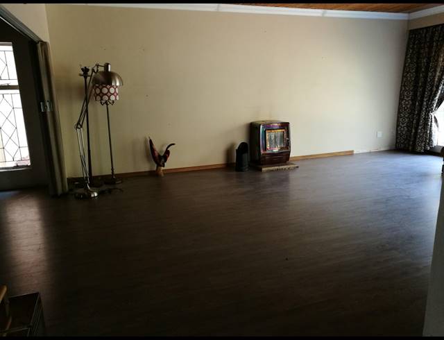 5 BEDROOM HOUSE TO LET IN PROTEA PARK